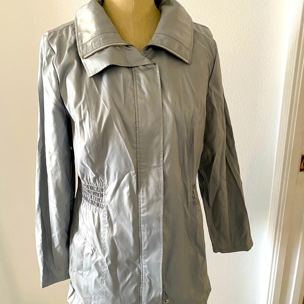 Light weight Chico’s Zenergy size 1 silver jacket